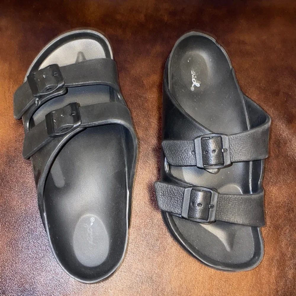 🛍️Black adjustable sandals!